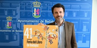 José Luis Gil Soto, presentado como pregonero de la 41 Feria del Libro de Badajoz