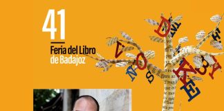Antonio Pampliega visita la Feria del Libro de Badajoz